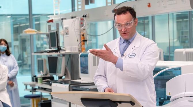 Jens Spahn bei Roche