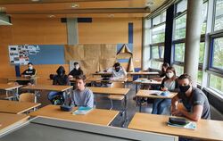 Abiturienten des HAP-Grieshaber-Gymnasiums im BZN bereitet sich auf die Prüfungen vor. FOTO: SCHITZ
