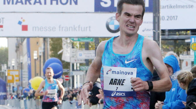 Der deutsche Marathon-Rekordhalter Arne Gabius (39) setzt seine Karriere nach der Verschiebung der Olympischen Spiele nun bis 20