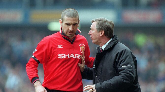 Selbst Uniteds legendärer Coach Alex Ferguson (rechts) konnte Eric Cantona (links) nicht im Zaum halten. FOTO: WITTERS