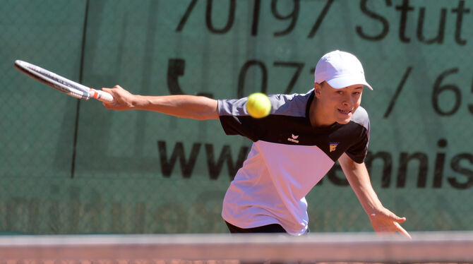Tennisspieler wie Laurent Julia Calac (Bild) vom TC Markwasen dürfen bald wieder auf die Sportplätze. FOTO: BAUR