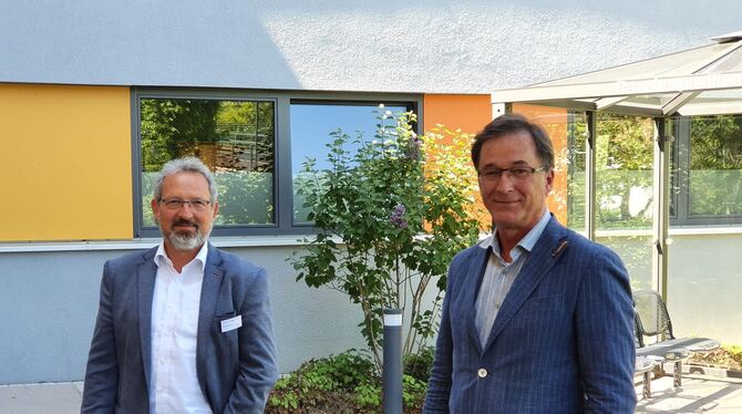 Professor Dr. Gerhard Längle (links) und Dr. Frank Schwärzler von der Klinik für Psychiatrie und Psychosomatik Reutlingen.  FOTO