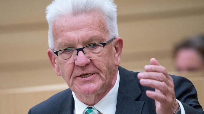 Winfried Kretschmann (Grüne) spricht bei einer Landtagssitzung