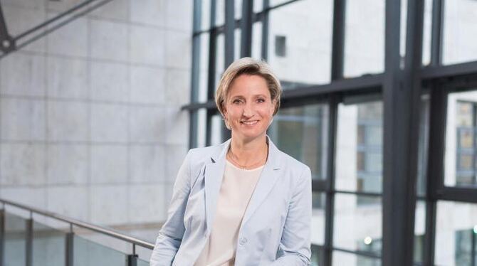 Nicole Hoffmeister-Kraut, Wirtschaftsministerin von BW