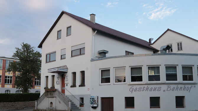 Gäste werden im ehemaligen Gasthof (Bahnhof) in Gomaringen schon lange nicht mehr empfangen. Jetzt soll er in ein Wohnhaus umgeb