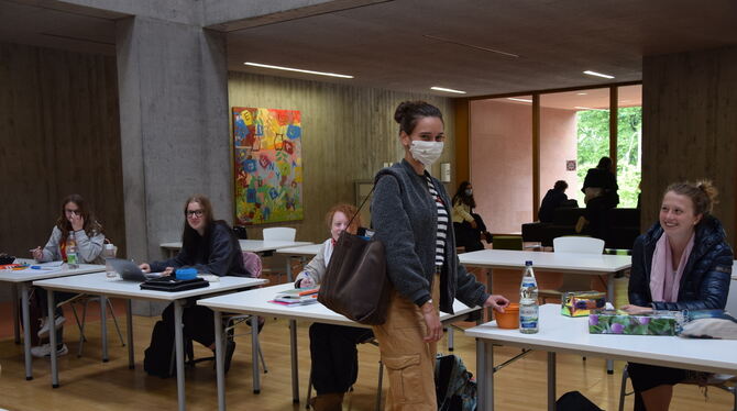 Beim Lernen legen die Abiturienten am Kusterdinger Firstwald-Gymnasium großen Wert auf die Einhaltung der Hygienevorschriften: A