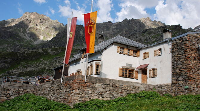 Gute Nachrichten für Berg- und Kletterfreunde: Anfang Juli soll die Tübinger Hütte im Montafon wieder öffnen. Geplant ist ein ei