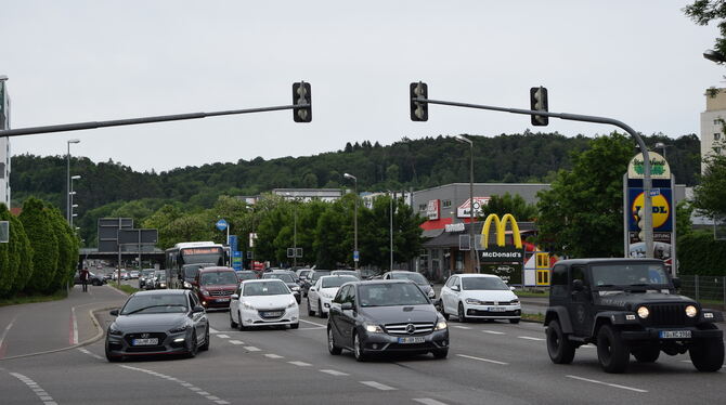 Zu Stoßzeiten im Berufsverkehr kommen auch die Busse in der Reutlinger Straße langsam voran. Die Verkehrsplaner wollen deswegen