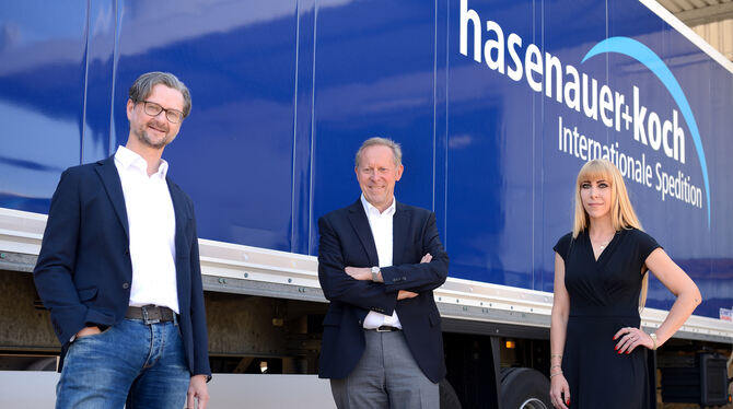Sie bilden neuerdings das Führungsteam der Spedition Hasenauer + Koch: Alexander Benz (Mitte), alleiniger Inhaber und Geschäftsf