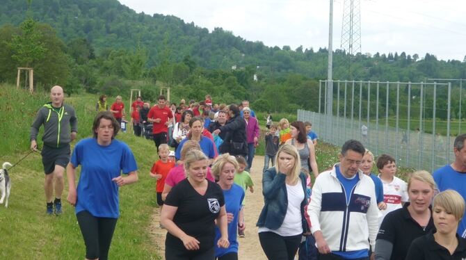 So geht es leider nicht in diesem Jahr: Der Charitylauf der TSV-Fußballabteilung  findet virtuell statt.  FOTO: VEREIN
