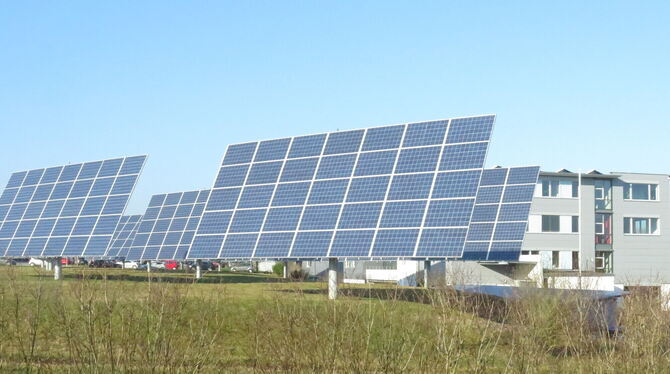 Zukunftsweisend: die Solaranlage der Firma Digsilent im Gomaringer Gewerbepark Unipro. Dort will der Regionalverband weitere Flä