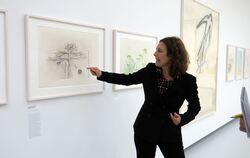 Aussichten auf Preisgelder der Commerzbank-Stiftung: Kunsthallenleiterin Nicole Fritz in einer Ausstellung in der Kunsthalle Tüb