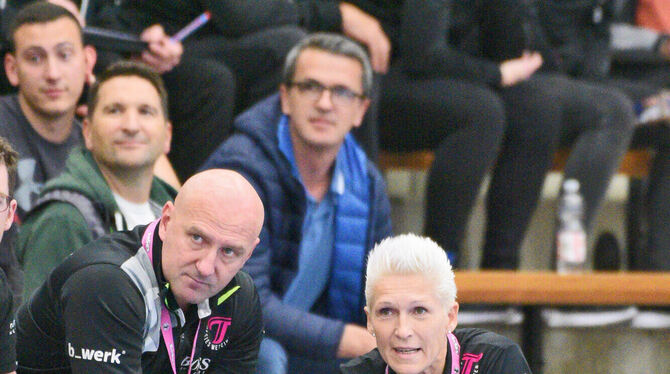 Machen sich viele Gedanken: Ferenc Rott und Trainerin Edina Rott.  FOTO: EIBNER