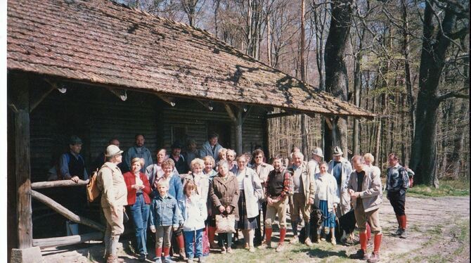 Eine Wanderung im Jahr 1988 führte den Schwäbischen Albverein zur Königlichen Jagdhütte im Schönbuch.   FOTO: SAV KUSTERDINGEN