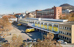 Die ehemalige Paketpost wird wohl in einigen Jahren abgerissen. Für die Zwischennutzung gibt es viele Begehrlichkeiten. FOTO: TR
