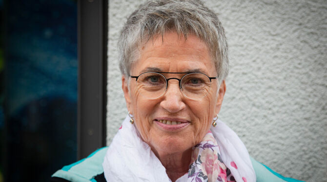 Brigitte Herrmann hatte selbst schon Corona. Die App hat sie sofort installiert, um das Virus zu besiegen. Brigitte Herrmann hatte selbst schon Corona. Die App hat sie sofort installiert, um das Virus zu besiegen.