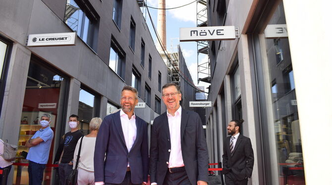 Sie freuen sich über den Baufortschritt: Marcus Reutter und Wolfgang Bauer von der Holy AG.