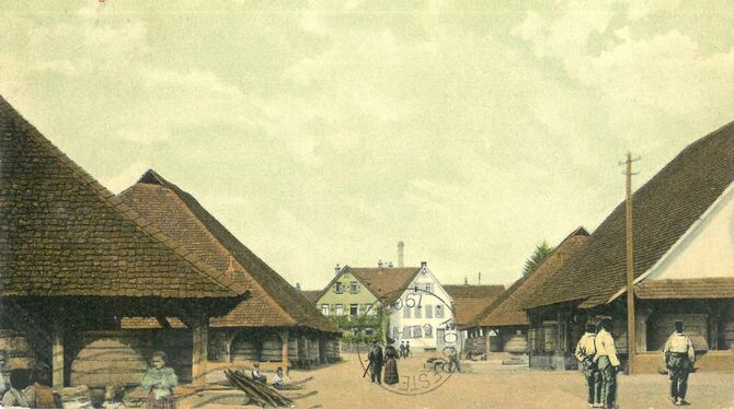 Der Kelternplatz um 1905: (von links) Herrschaftskelter, Äußere Stadtkelter, Äußere Heiligenkelter und Kalebskelter sowie die Ge