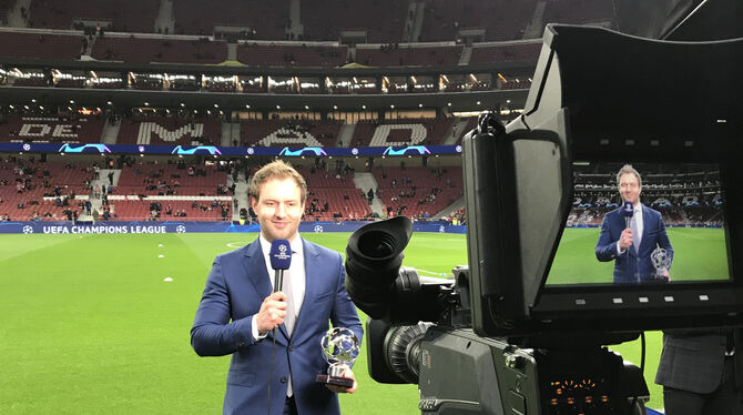 Fußball-Kommentator Lukas Esser vor der diesjährigen Champions-League-Partie Atletico Madrid gegen FC Liverpool im Wanda Metropo