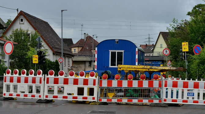 Endstation: Der Fuß- und Radweg an der Breitenbach-Baustelle musste jetzt aus bautechnischen Gründen gesperrt werden.  FOTOS: NI