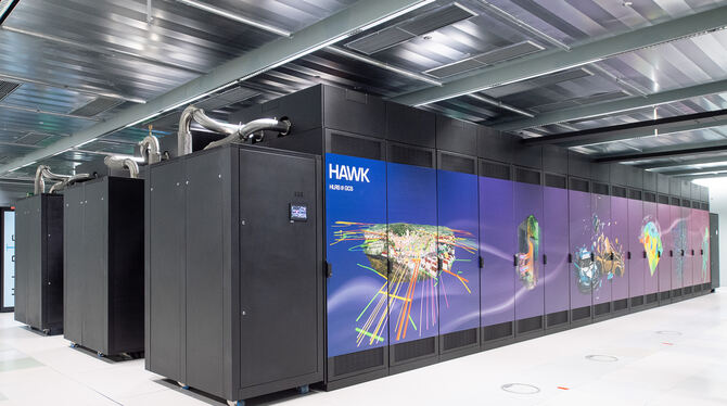 Der Supercomputer Hawk produziert eine Menge Abwärme, die umweltschonend zum heizen gebraucht werden könnte. FOTO: DPA