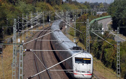 Ein ICE auf der Gäubahn. Diese verbindet Stuttgart über Singen mit der Schweiz und Italien. Jetzt gibt es neue Überlegungen für 