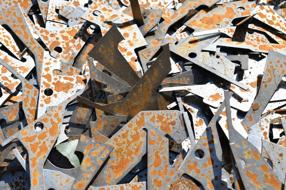 Das Rostmuster auf den Stanzteilen könnte sich auch ein Modeschöpfer ausgedacht haben.