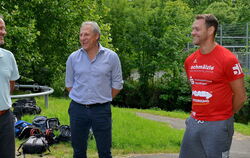 Können trotz der angespannten finanziellen Situation noch lächeln: (von links) Abteilungsleiter Armin Geffke, Sportlicher Leiter