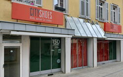 Das nun leer stehende Geschäft City Shoes der insolventen Schuh Schneider GmbH & Co. KG in Reutlingen.  FOTO: NIETHAMMER