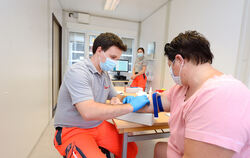 Corona-Forschung: In Reutlingen lassen sich rund 3 000 Probanden für eine Antikörper-Studie Blut abzapfen.   FOTO: PIETH