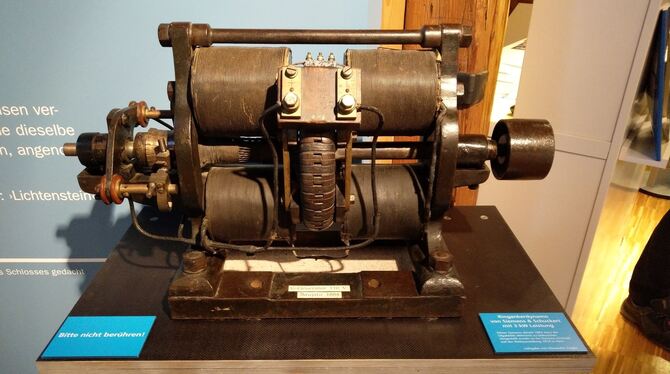 Prunkstück der Schau ist der Ringankerdynamo von 1884 aus der Olgahöhle.