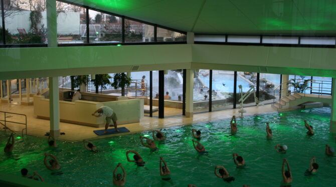 Am aufkommenstärksten Tag seit der Wiederöffnung haben 500 Badegäste die Panorama Therme in Beuren besucht. Bis zu 200 dürfen gl