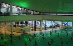 Am aufkommenstärksten Tag seit der Wiederöffnung haben 500 Badegäste die Panorama Therme in Beuren besucht. Bis zu 200 dürfen gl