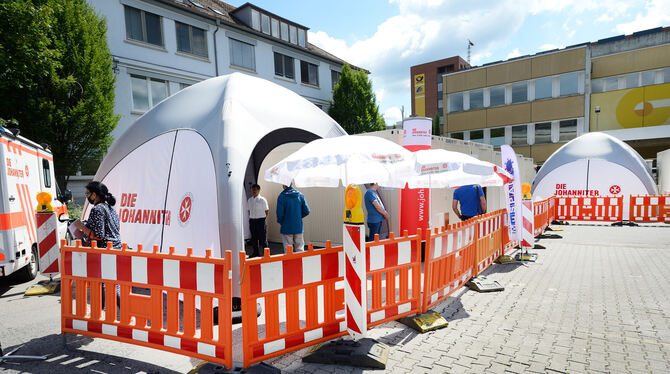 Mitten in der Stadt, an der ehemaligen Paketpost in Reutlingen, wurde das Antikörper-Testzentrum eingerichtet.  FOTOS: PIETH
