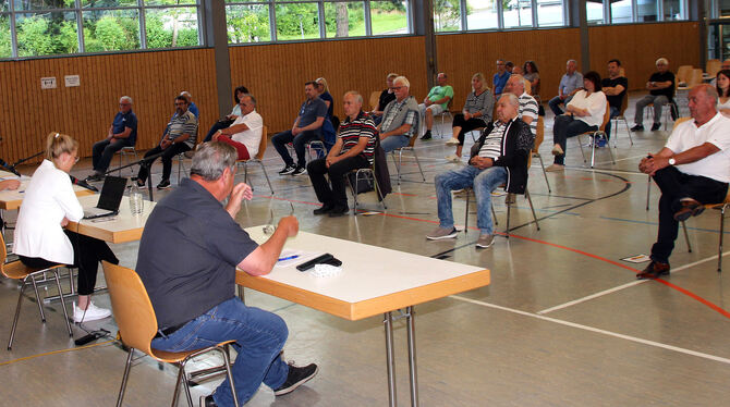 Hauptversammlung unter Pandemie-Bedingungen: Der TV Unterhausen hatte seine Mitglieder in die Lichtensteinhalle eingeladen.  FOT