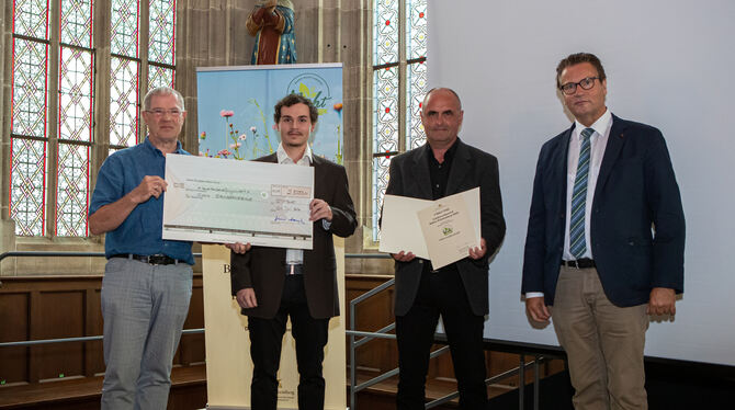 Professor Dr. Werner Konold von der Universität Freiburg (von links) hielt die Laudatio für die SOKO Steigbergsteigle. Luca Mis
