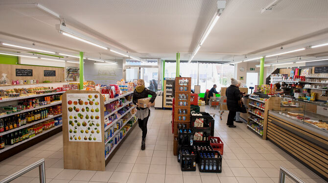 Im Dorfladen in Hülben gibt es auf etwa 200 Quadratmetern Verkaufsfläche fast nichts, was es nicht gibt.  ARCHIVFOTO: TRINKHAUS