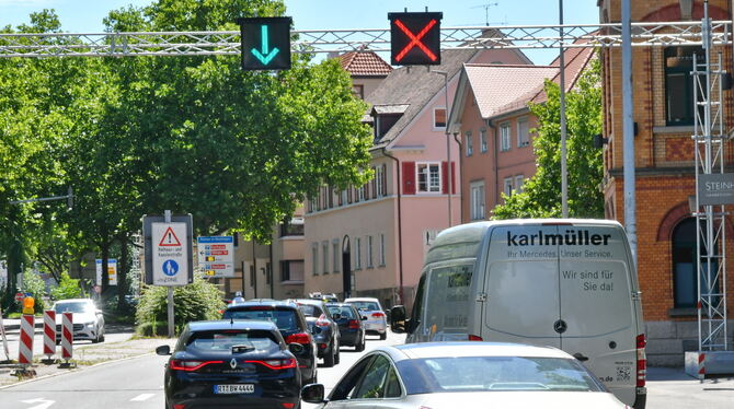 Wirksames Instrument zur Luftreinhaltung oder nur ein Stau-Vermehrer? Die Spur- reduzierung auf der Lederstraße ist weiter Disku Wirksames Instrument zur Luftreinhaltung oder nur ein Stau-Vermehrer? Die Spur- reduzierung auf der Lederstraße ist weiter Disku