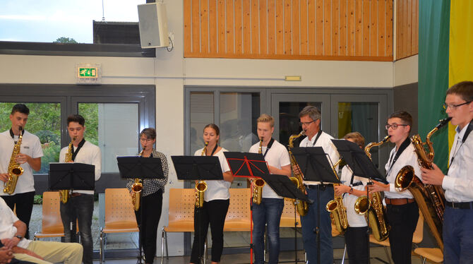 Das Saxofon-Ensemble der Musikschule Metzingen bei der Amtseinsetzung des neuen Grafenberger Bürgermeisters Volker Brodbeck am 1