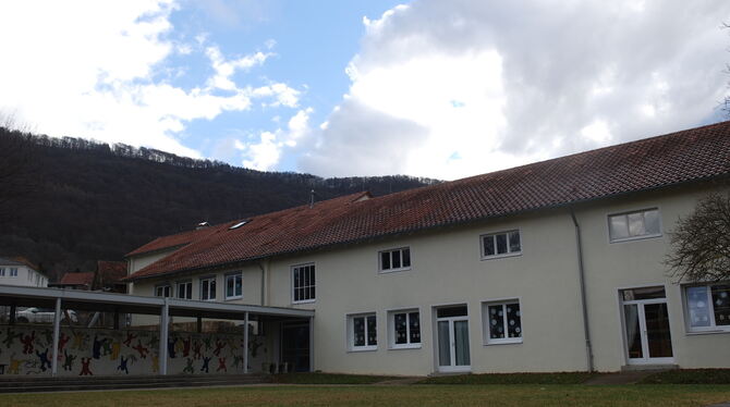 Noch ist die Grundschule Glems eine Außenstelle der Uhlandschule Neuhausen. Ihr mangelt es an Schülern und Lehrkräften.   FOTO:
