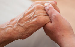 Senioren in Münsingen können oft Hilfe beim Einkaufen oder anderen Tätigkeiten gebrauchen.