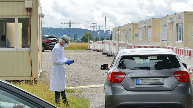 Die Container der Corona-Teststation auf dem Tübinger Festplatz (Archivbild).