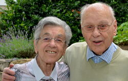 Die Sondelfinger Eheleute Frieda und Heinz Ziegler sind morgen auf den Tag genau seit 65 Jahren verheiratet.  FOTO: NIETHAMMER