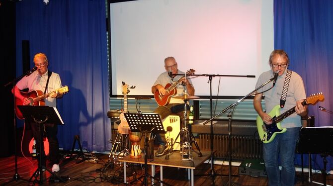 Die Band Misty Guys machte »mini-plugged« Musik im Kulturforum Metzingen. Dort treten nun wieder Gruppen auf. FOTO: BÖHM