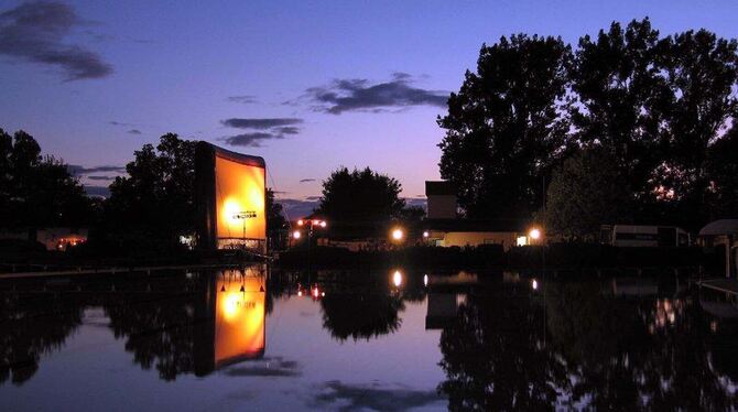 Open-Air-Kino im Freibad.  FOTO: STADT