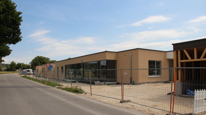 Der Neubau für vier Gruppen der  Kindertagesstätte im Kirchtal geht im Herbst in Betrieb.  FOTO: OTT