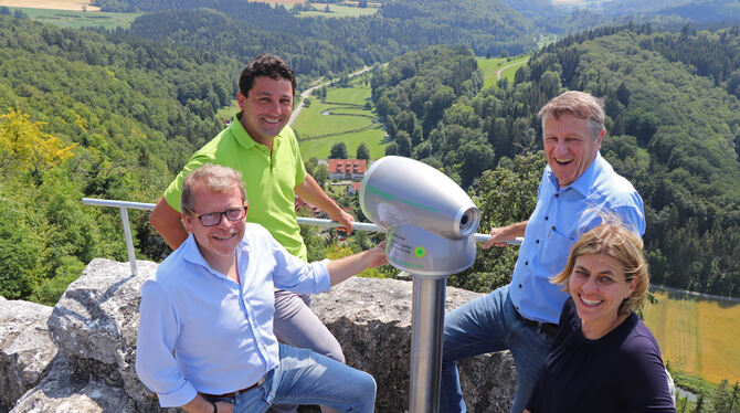 Bürgermeister Mike Münzing, Hans-Peter Engelhart (Touristinfo), Hauptamtsleiter Thomas Noack und Walburg Speidel vom Biosphäreng