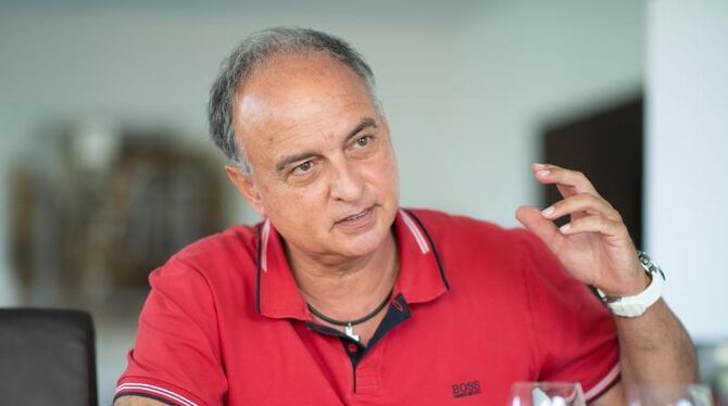 Hans Peter Müller während eines Interviews