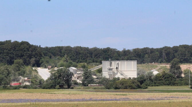 Das Schotterwerk Herrmann will seine Existenz sichern und den Steinbruch in Genkingen erweitern.  FOTO: FISCHER
