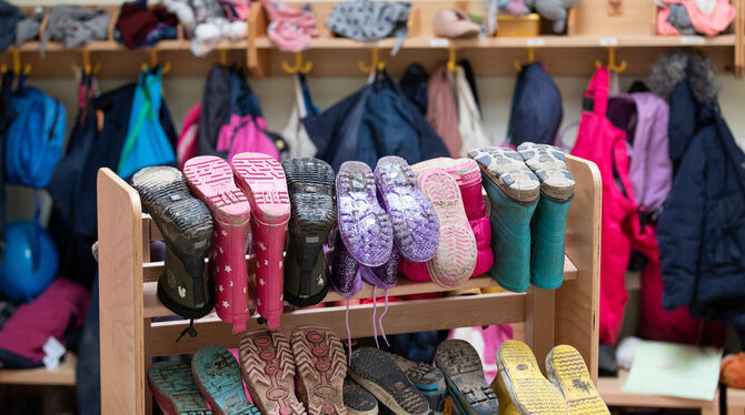 Aktuell ist für alle KInder mit Betreuungsbedarf Platz in Eningen. FOTO: DPA